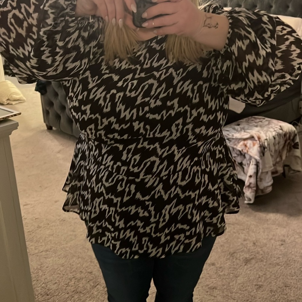 Black and white peplum top by Scoop. XXL.